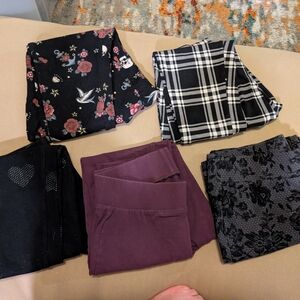 Torrid Black Floral and Plaid Leggings Set